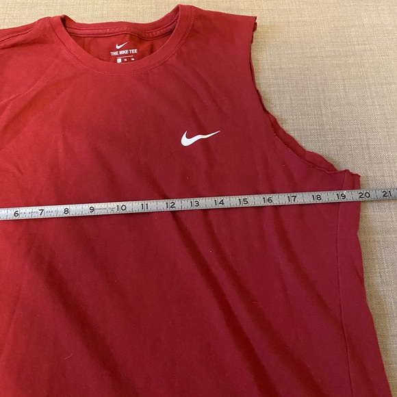 The Nike Tee - Picture 6 of 7